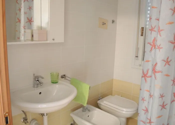 Cozy Flat With 3 Shared Pools And Private Garden Бібіоне