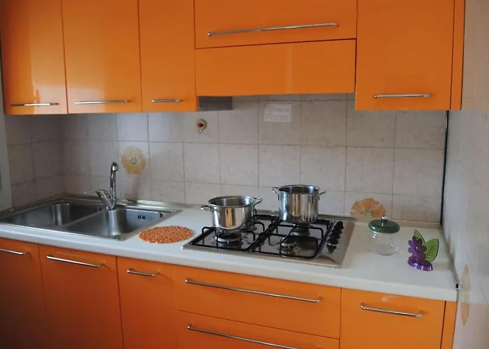 Cozy Flat With 3 Shared Pools And Private Garden Бібіоне