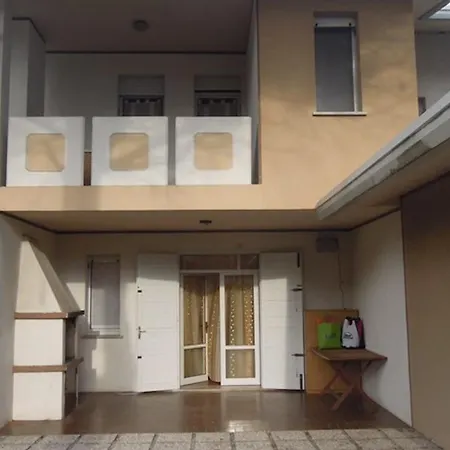 Cozy Flat With 3 Shared Pools And Private Garden