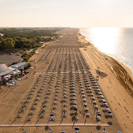 Cozy Flat With 3 Shared Pools And Private Garden Bibione