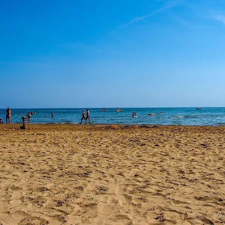 Cozy Flat With 3 Shared Pools And Private Garden *