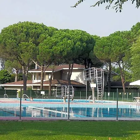 Cozy Flat With 3 Shared Pools And Private Garden * ビビオーネ