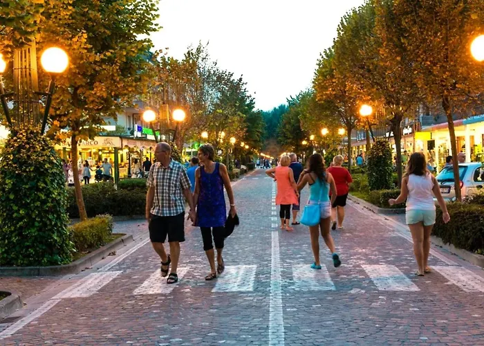 Cozy Flat With 3 Shared Pools And Private Garden Apartment